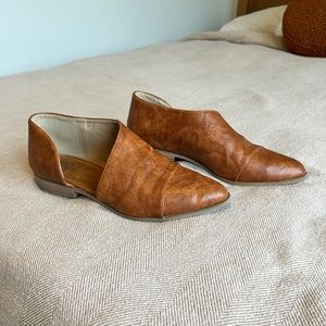 Taxi Pointed-toe Wrap Flats